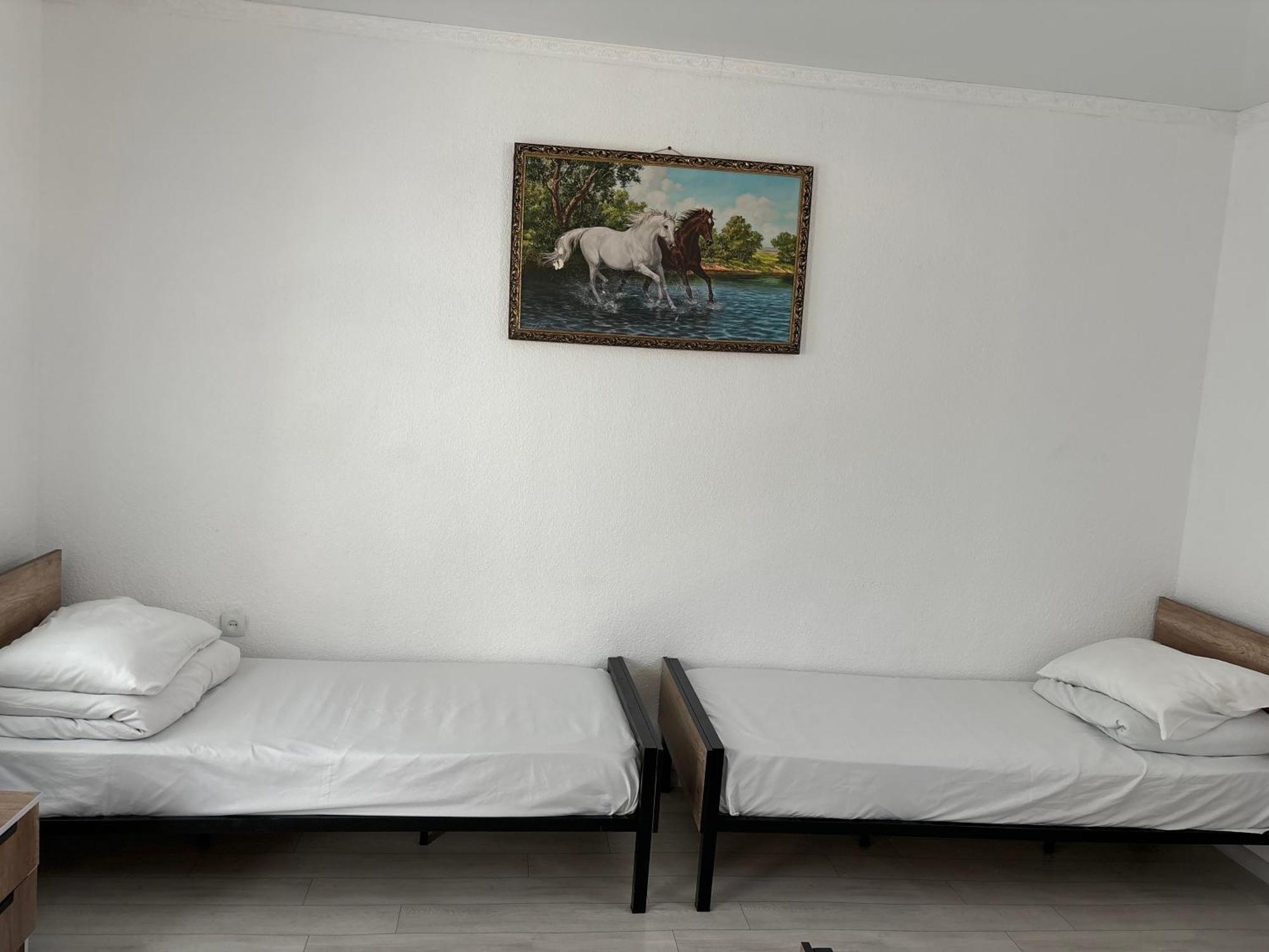 Hostel,Halal Хостел,Халал Tokmok Exterior foto